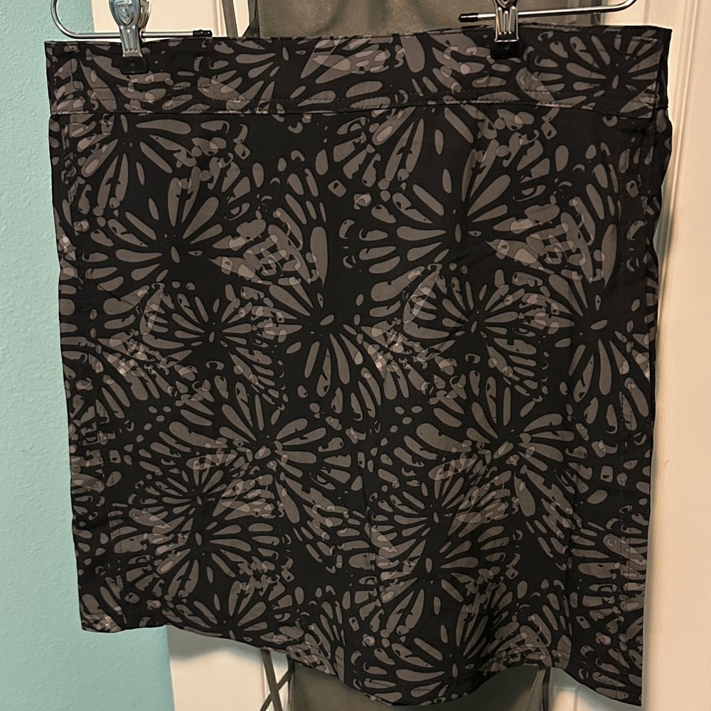 Ripskirt Hawaii Black and Gray Floral Midi Skirt